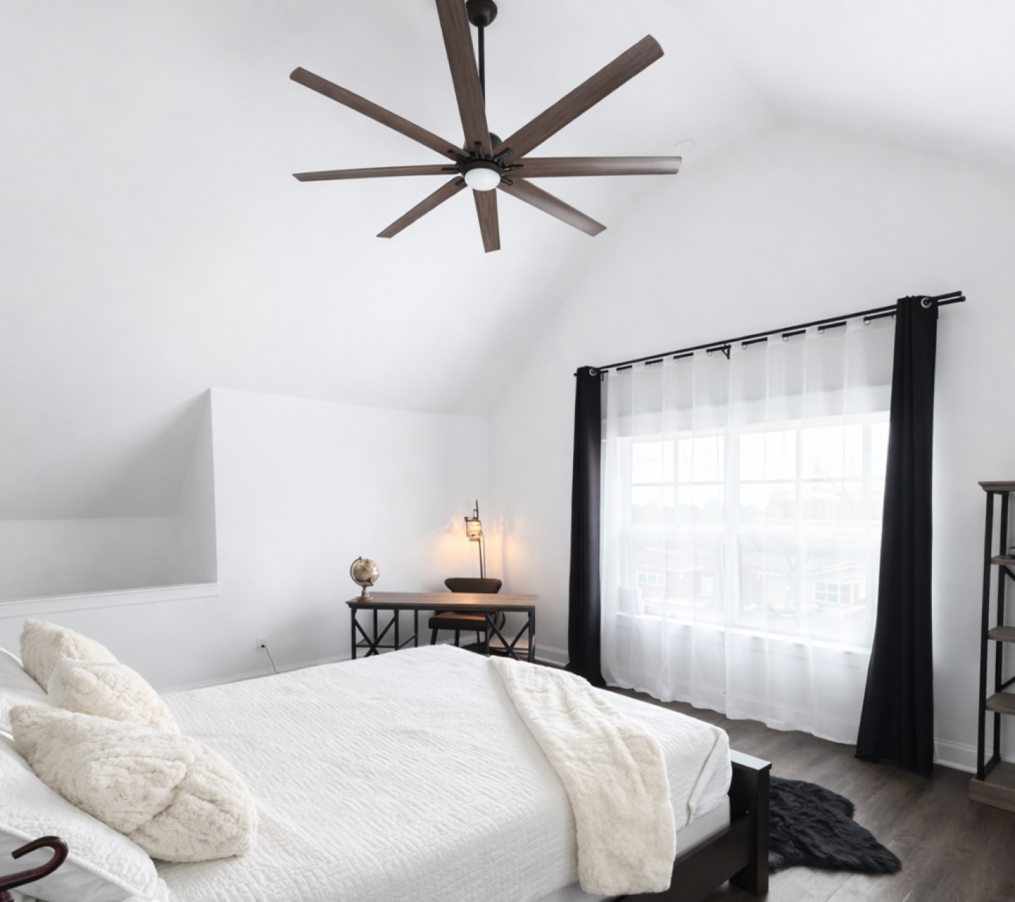 Bedroom 3 (queen bed)