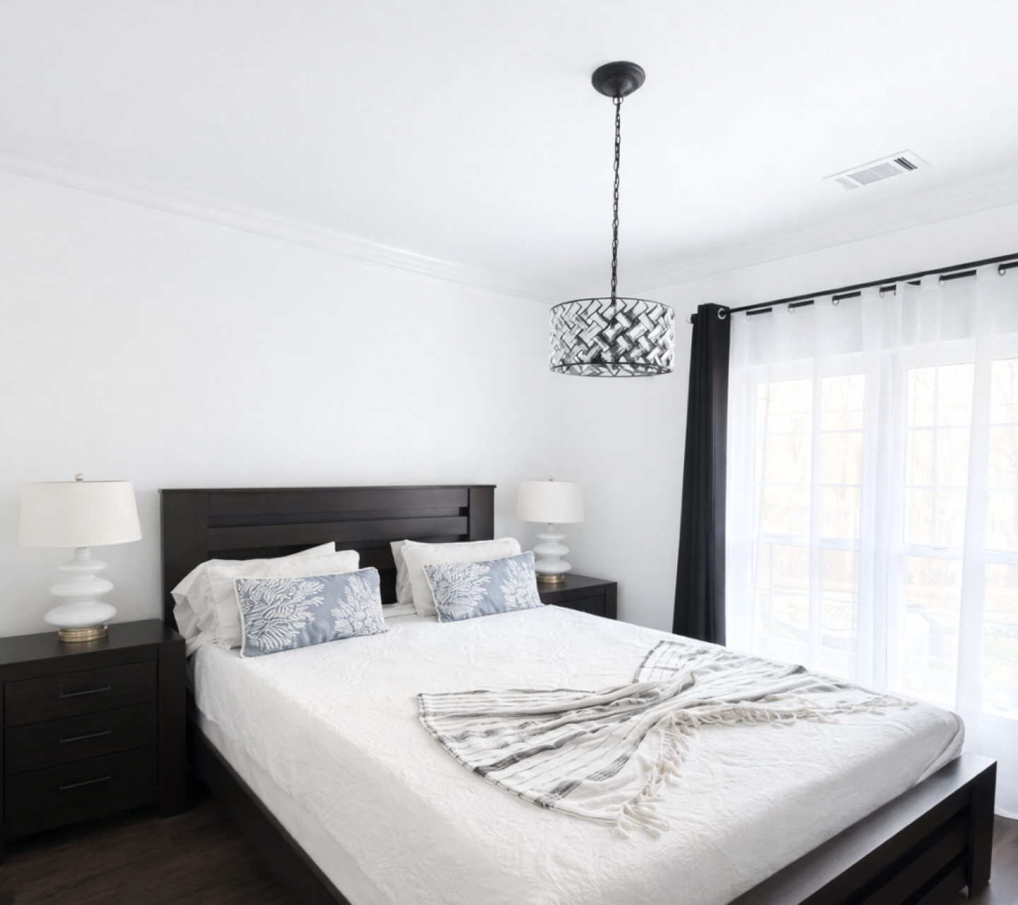 Bedroom 3 (queen bed)