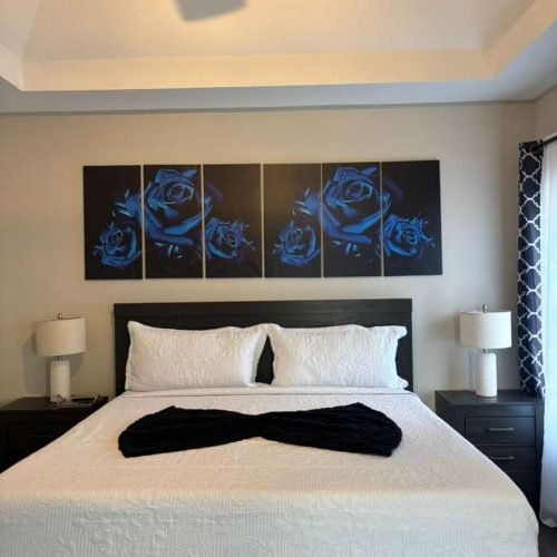 Bedroom 2 (king bed)